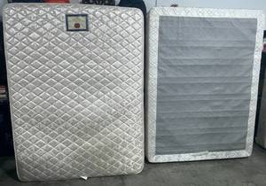 lot 183 image: Stearns and Foster Beckenham Ltd. Queen Mattress and Beautyrest Box Spring