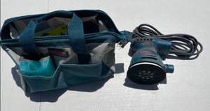 lot 14 image: Bosch Random Orbit Sander with Bag and Sanding Discs