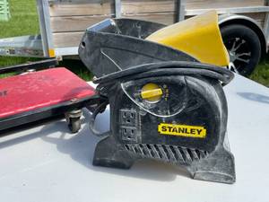 lot 220 image: NAPA Tools & Equipment Creeper and More