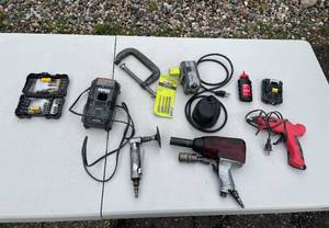 lot 38 image: Assorted Power Tools and Accessories Lot