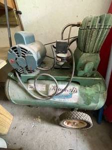 lot 52 image: KrugerAir Systems Industrial Air Compressor