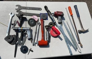 lot 64 image: Assortment of Automotive Hand and Power Tools