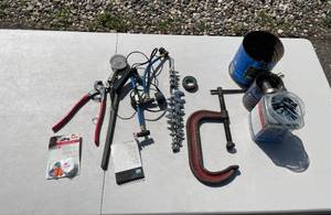 lot 72 image: Mixed Lot of Automotive Tools and Accessories