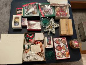 lot 179 image: Assorted Christmas Decorations and Ornaments