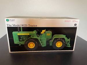 lot 190 image: Precision Classics The Model 8020 Tractor - John Deere Diecast Model
