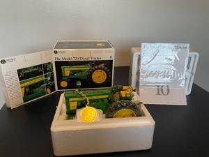 lot 197 image: John Deere Precision Classics Model 720 Diesel Tractor Replica
