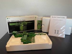 lot 199 image: John Deere Precision Classics 214-T Twine-Tie Baler 116 Scale