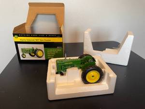 lot 203 image: John Deere MT Gas Tractor 116 Scale Die-Cast Replica