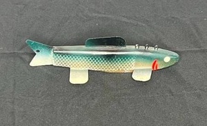 lot 121 image: Hand Crafted 10.5 Fish Decoy