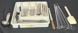 lot 133 image: Assorted Kitchen Utensils and Cutlery Set