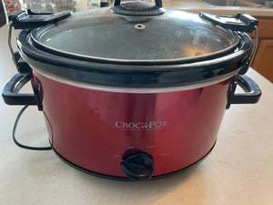 lot 210 image: Red CrockPot - Working Condition