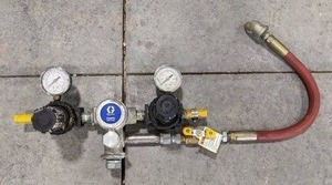 lot 8F image: Graco Pump Evenflo Pressure Control Valve with Parker 07R315AC Prep-Air II FRL Regulators C