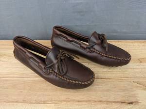 lot 69 image: New Minnetonka Driving Loafers Shoe Womens Size 7.5 Brown N