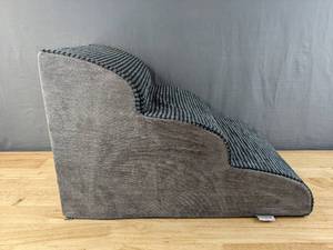 lot 78 image: Easysoar Dog Stairs for Small Dogs, 3-Step Dog Steps for Bed and Couch High Density Foam Pet Stairs for Small Dogs and Cats, Pet Steps Dog Ramp for Doggies, Aged Dog and Injured Pets B