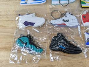 lot 21C image: 20 Brand New Nike Air Jordan Sneaker Air Max Foamposite Lebron Shoe Keychains N