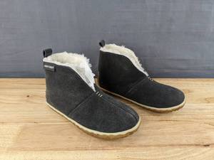 lot 30G image: New Minnetonka Tucson Suede Slip On Bootie Slippers Womens Size 5 N