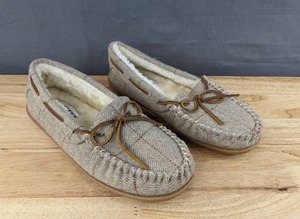 lot 35G image: New Minnetonka Comfy Moccasin Slippers Womens Size 9 Tan Herringbone N