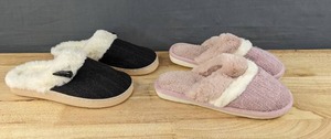 lot 110B image: New Pair of Comfy Fuzzy House Slippers Womens Size 56 and 78 Black and Pink N