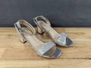 lot 91E image: BAYQ Chunky Low Heel Dress Shoes Womens Size 7 Silver N