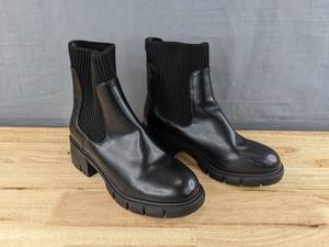 lot 117 image: Womens Chelsea Ankle Boots Size 8 L