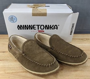 lot 130G image: Minnetonka Moccasins Mens Size 9 Brown N