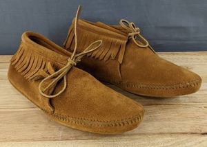 lot 100G image: Minnetonka Classic Fringed Boot Mens Size 11 Brown N