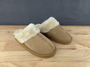 lot 15F image: Brand New Minnetonka Chesney Mule Slippers, Womens Size 9 in Tan N