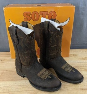 lot 40F image: Brand New Soto Leather Round Toe Boots Kids Size 2Mex 21 $59.95 Retail L