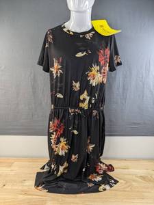 lot 151 image: New Simier Fariry Floral Patterned Dress with Pockets Womens Size XL N