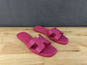 lot 130B image: Brand New Stratuxx Kaze Flat Sandals Womens Size 8 Pink L