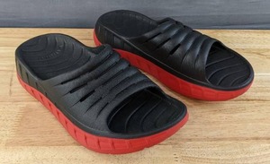 lot 149 image: Kuailu Orthotic Recovery Sandals Mens Size 9 Black & Red L