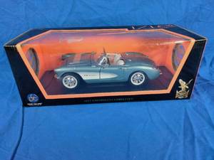 lot 26 image: New 1957 Chevrolet Corvette 118 Scale Road Signature
