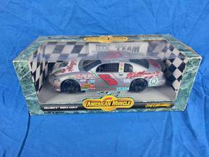 lot 27 image: New Kelloggs Monte Carlo Ertl Collectibles 118 Scale Driver Terry Labonte