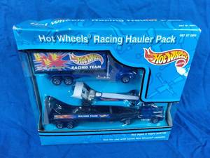 lot 40 image: New Hot Wheels Racing Hauler Pack