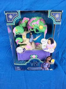lot 83 image: New Disneys Wish Ashas Musical Wishing Keepsake Box