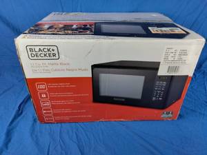 lot 93 image: New BlackDecker Microwave Oven Matte Black