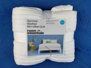 lot 101 image: New White Room Essentials King Size Garment Washed Microfiber Quilt