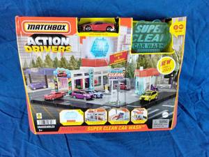 lot 140 image: New Matchbox Action Drivers Car Wash