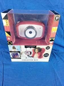 lot 147 image: New Creator Kit Snap and Shoot Digital Camera