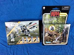 lot 159 image: New Star Wars Lego Troopers Battle Pack and Luke Skywalker & Grogu
