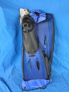 lot 163 image: New HRE Thermal Plastic Dive Fins