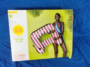 lot 165 image: New Sun Squad Lounge Chair