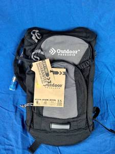 lot 173 image: New Outdoor Products Hydration Pack