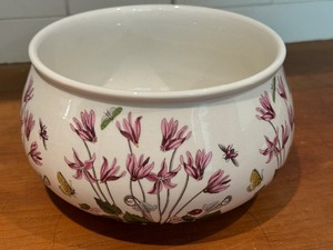 lot 25 image: Portmeirion The Botanic Garden 7 Round Romantic Vegetable  Salad Bowl