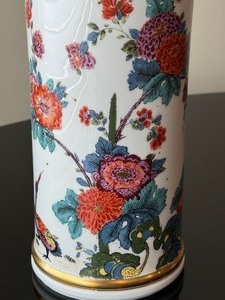 lot 30 image: Lenox Saxony Vase