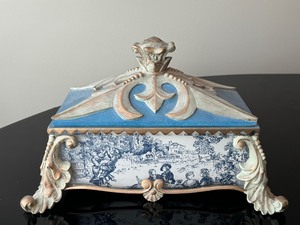 lot 31 image: Decorative Dresser Box  Trinket Box