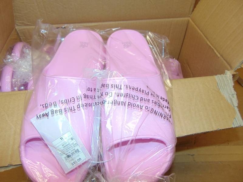 lot 65 image: 6 Pack Lot Robbie Slide Sandals - Pink - Wild Fable - Womens Size 10