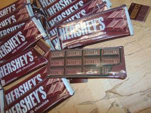 lot 42 image: 25 Pack Hersheys Zipper Pouch