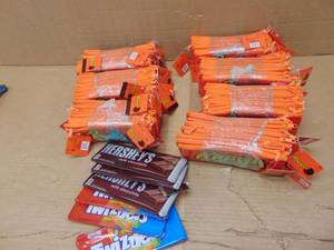lot 7 image: 75 Mixed Candy Brand Zipper Cases