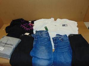 lot 40 image: Mixed Lot
